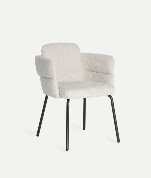 LAVEN CHAIR: enveloping design and timeless elegance