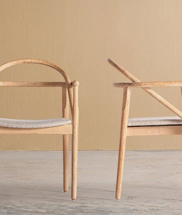YVIERS Chair – Contemporary Comfort and Style in Elm Wood