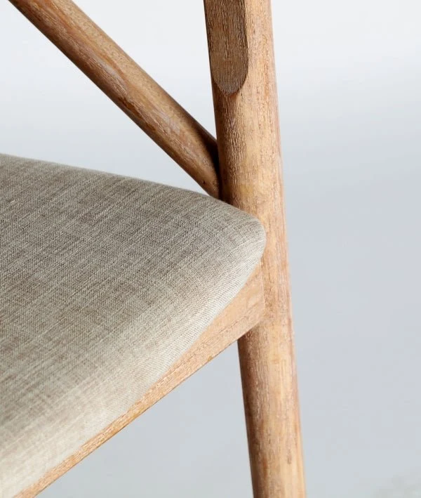 YVIERS Chair – Contemporary Comfort and Style in Elm Wood