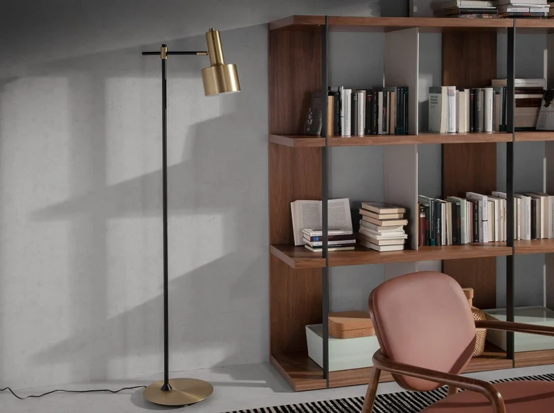 Floor lamp in gold aluminium and black steel